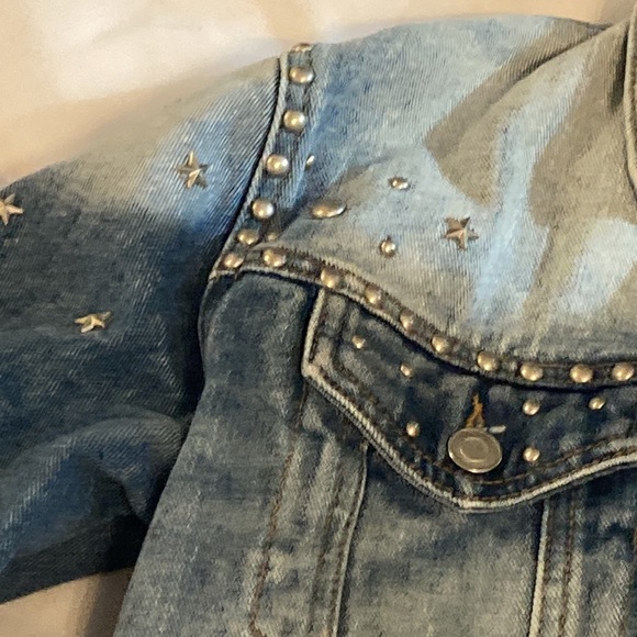 Forever 21 distressed blue jean jacket size S - Picture 4 of 13
